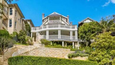 Alan Joyce lists the Mosman home he never lived in for 20 Million