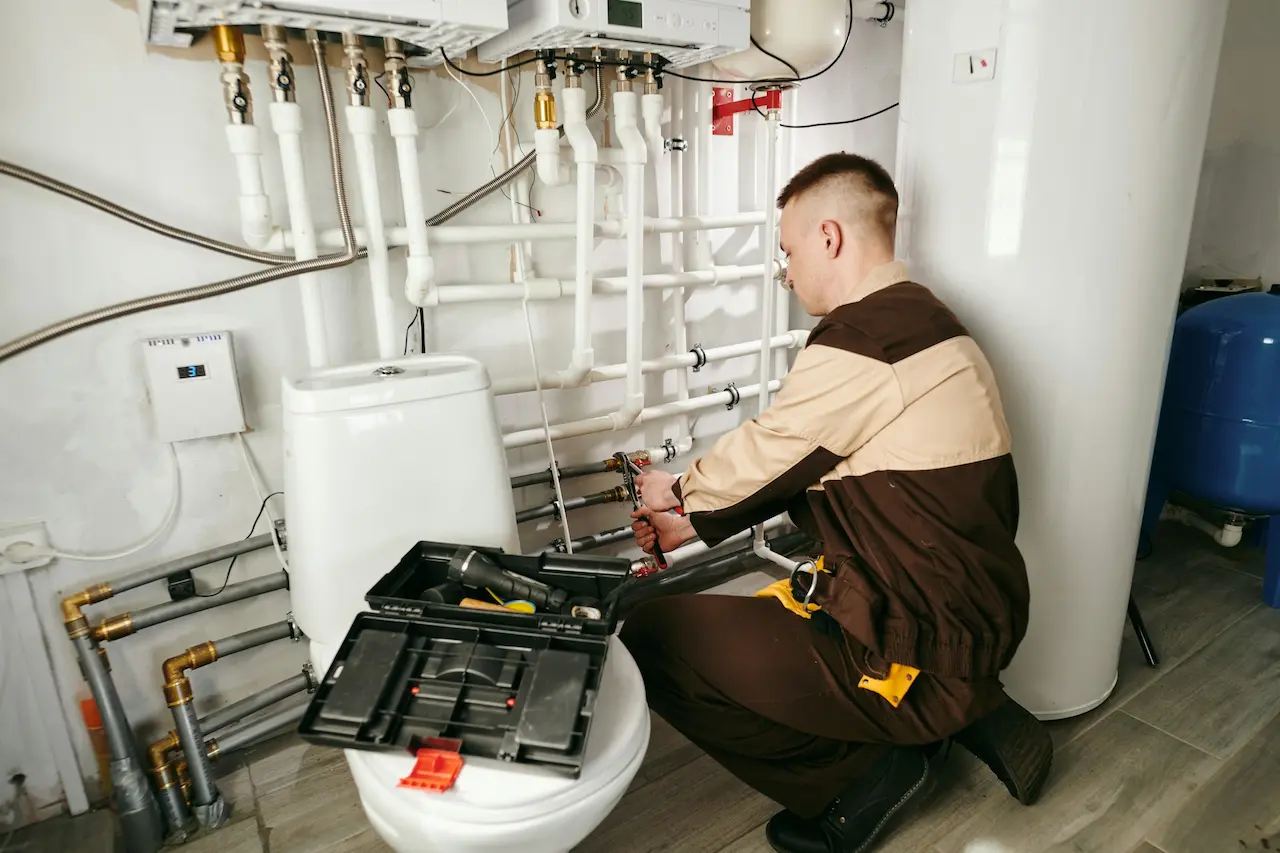 Commercial Plumber Fixing Pipes